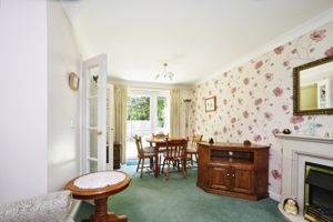 LIVING ROOM- click for photo gallery